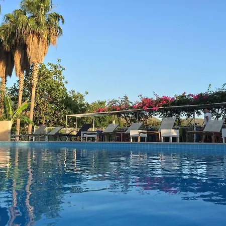 Pataros Hotel 2*